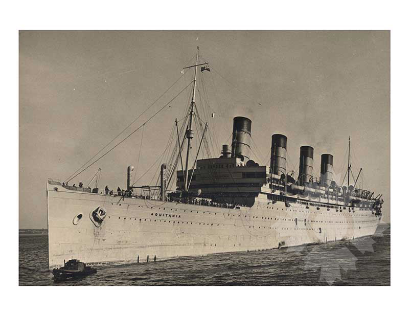 Photo en noir et blanc du navire Aquitania (RMS)
