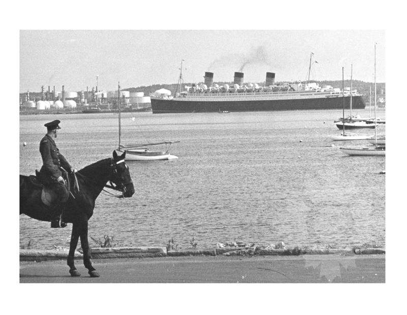 Photo en noir et blanc du navire Queen Mary (RMS) (1936-1967)