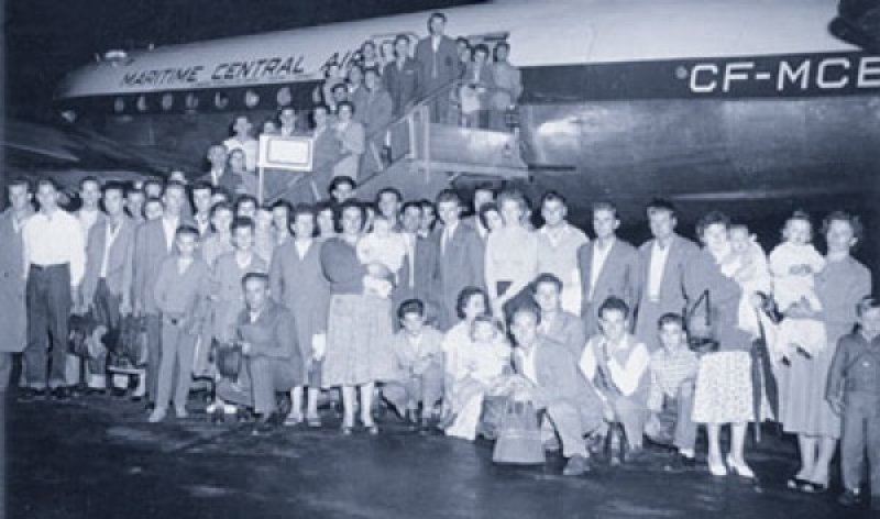 Réfugiés hongrois à Montréal, Québec, 1956. Bibliothèque et Archives Canada.