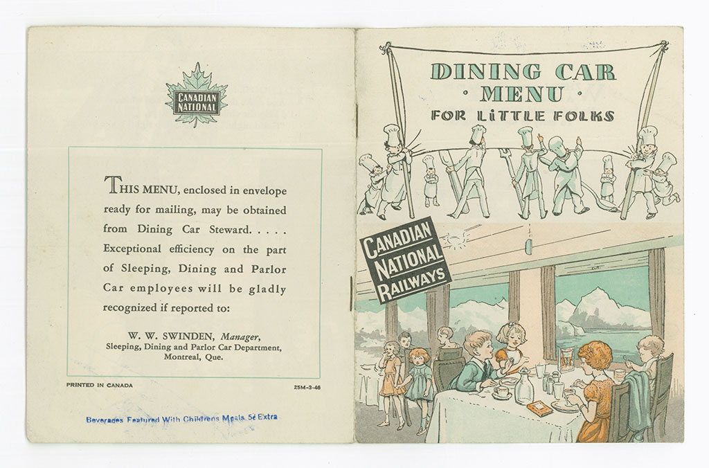 Menu de train à l'ancienne dont le titre a été conçu pour des enfants. On y voit une illustration de passagers assis à une table de la voiture-restaurant.