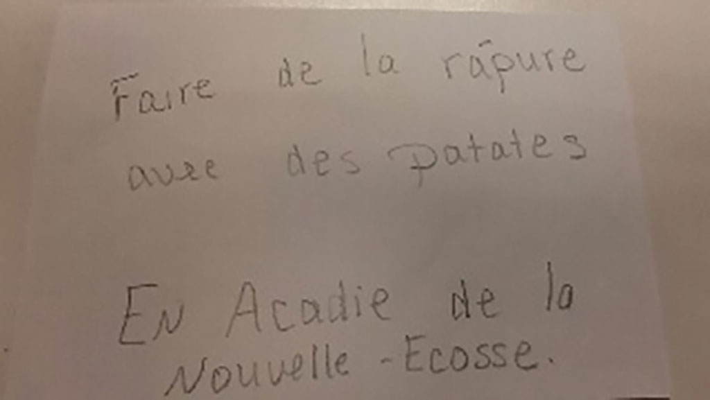 Un fier descendant écossais avec un dessin à la main d’une personne qui danse, un logo et un tambour écossais.