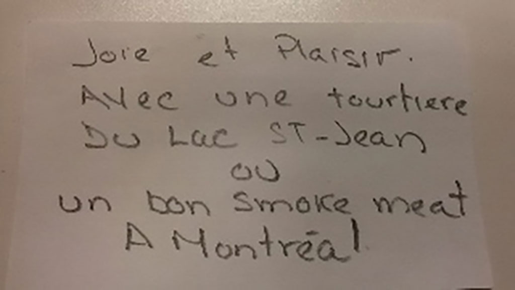 La veille de l’équinoxe d’été, nous dansons autour du pôle, mangeons du hareng et nous chantons ensemble.