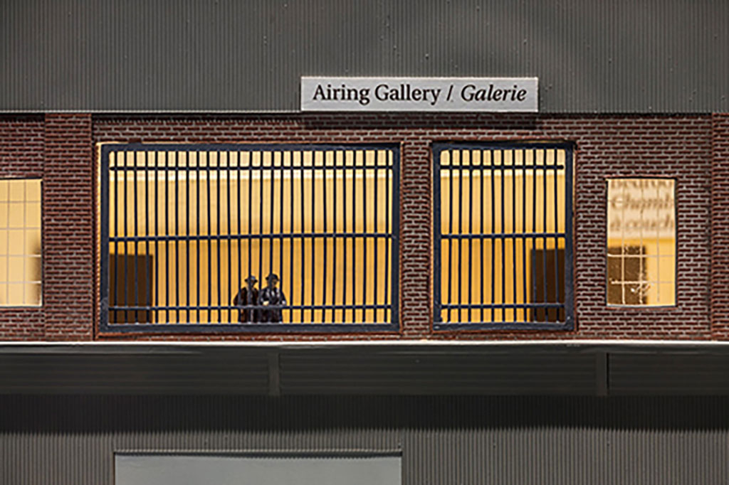Trois différentes représentations de la maquette du Quai 21 présentée au Musée canadien de l’immigration du Quai 21.