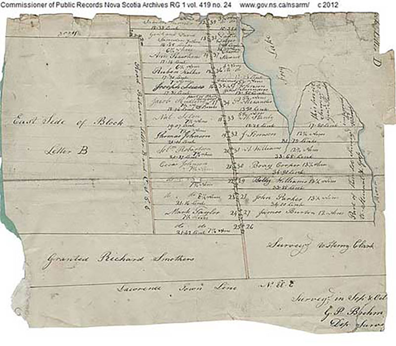 Document d’archives partiellement déchiré où se trouvent une carte rudimentaire et de l’écriture cursive.