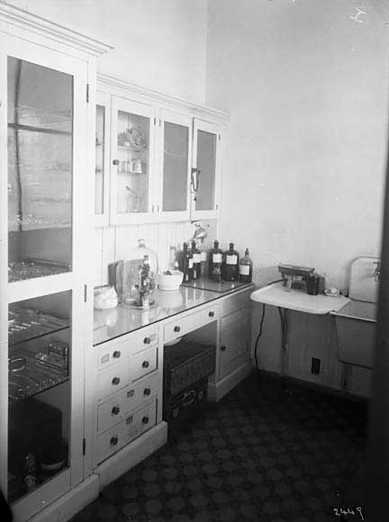 Laboratoire – Hôpital et centre de détention d’immigration.