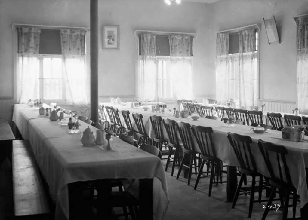 Salle à manger principale.