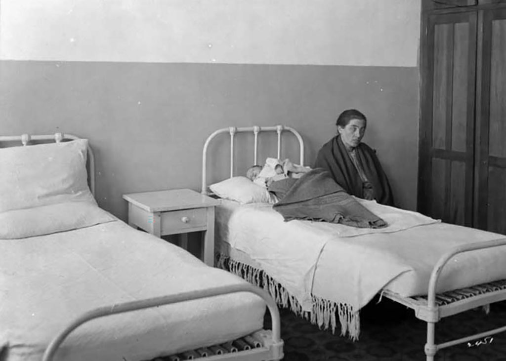 Infirmerie pour femmes à l’hôpital et au centre de détention d’immigration.
