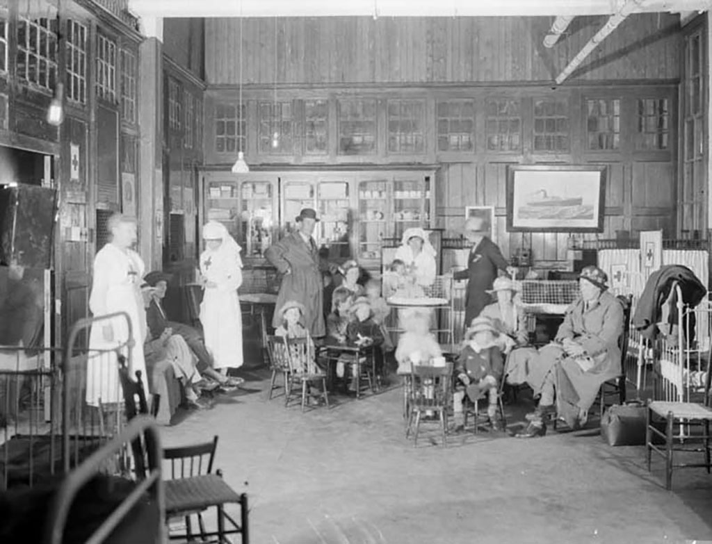 Salle de la Croix-Rouge au Centre d’immigration.