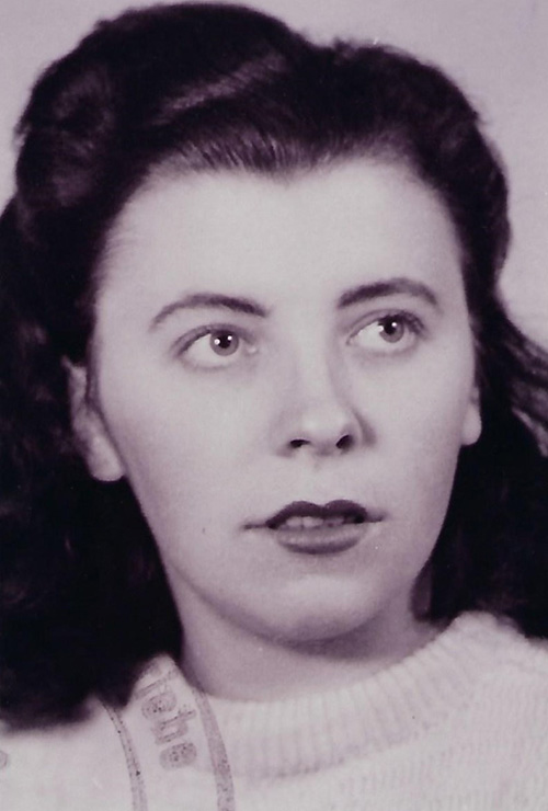 Passeport taille photo de jeune femme.
