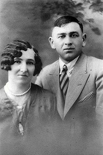 Vieux portrait noir et blanc d'homme et femme