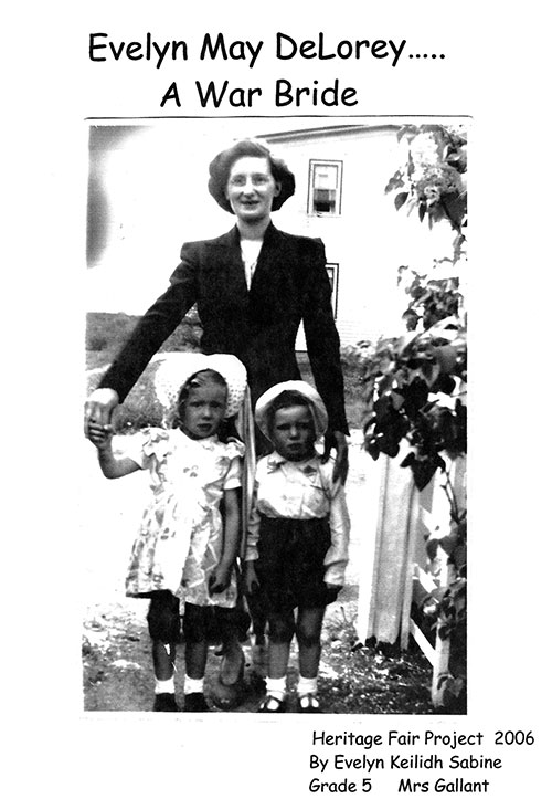 Une pochette de livre avec une photo d’une femme et de deux enfants, le titre indique Evelyn May Delorey… une épouse de guerre.