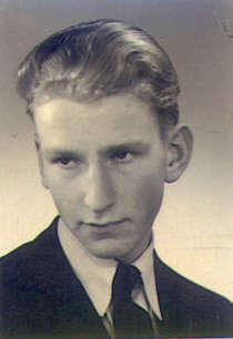 Portrait de Mels jeune homme, regardant de côté.