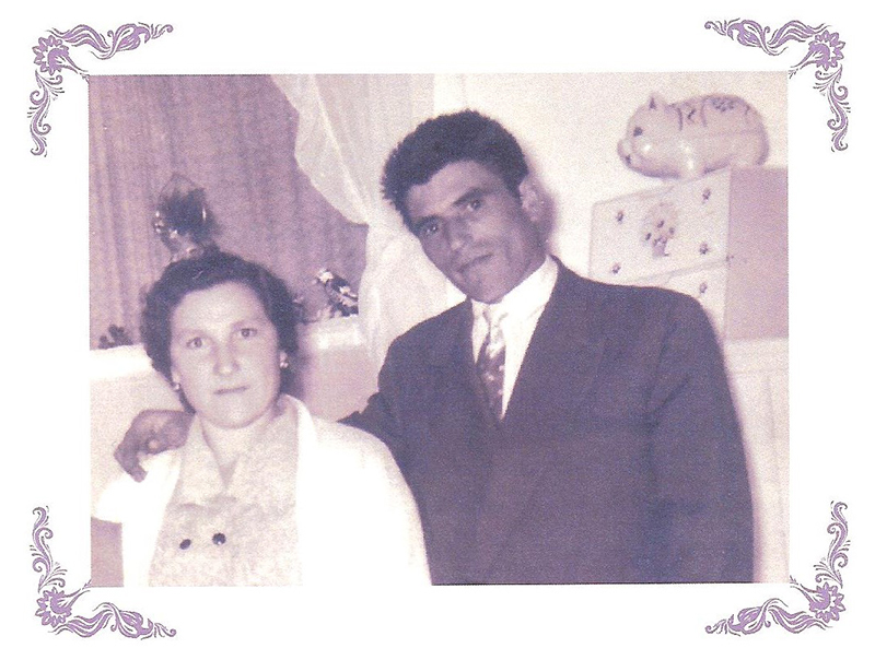 Belle vieille photo d’un jeune homme et d’une femme.