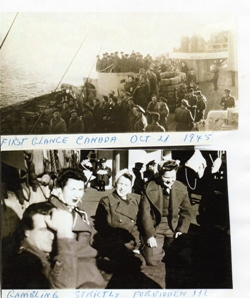 Photographies de dessus d’une foule de gens sur le pont d’un bateau, en prévision de l’amarrage.