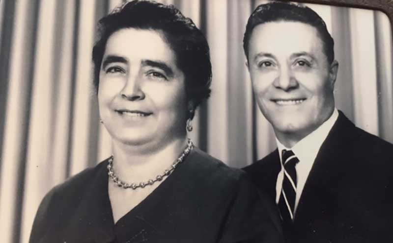 Portrait d’un couple souriant.